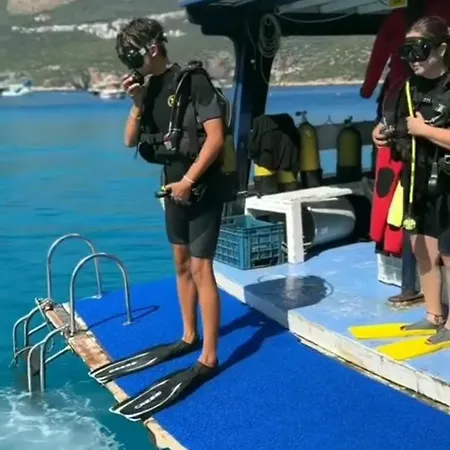 Neptune Dive Club Ботель Каш